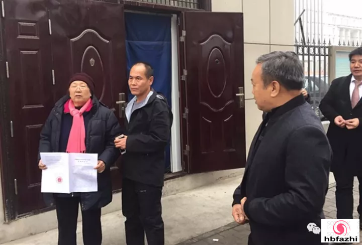 周远母亲:坐3000公里硬座进京申诉 申诉路上丈夫病逝