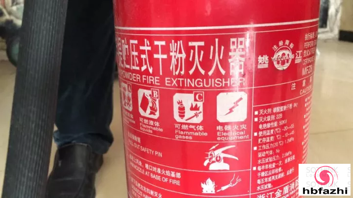 女子被顾客用灭火器喷射致肺部受损:都不想结婚了