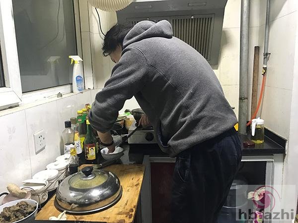 教科书式耍赖爆料者母亲得抑郁症 老赖女儿欲自杀