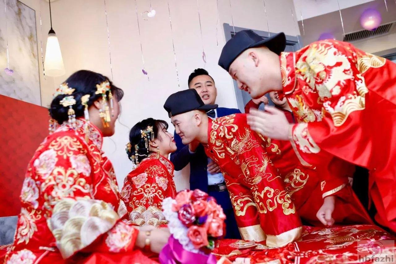 东北双胞胎兄弟迎娶双胞胎姐妹 婆婆有个霸气想法