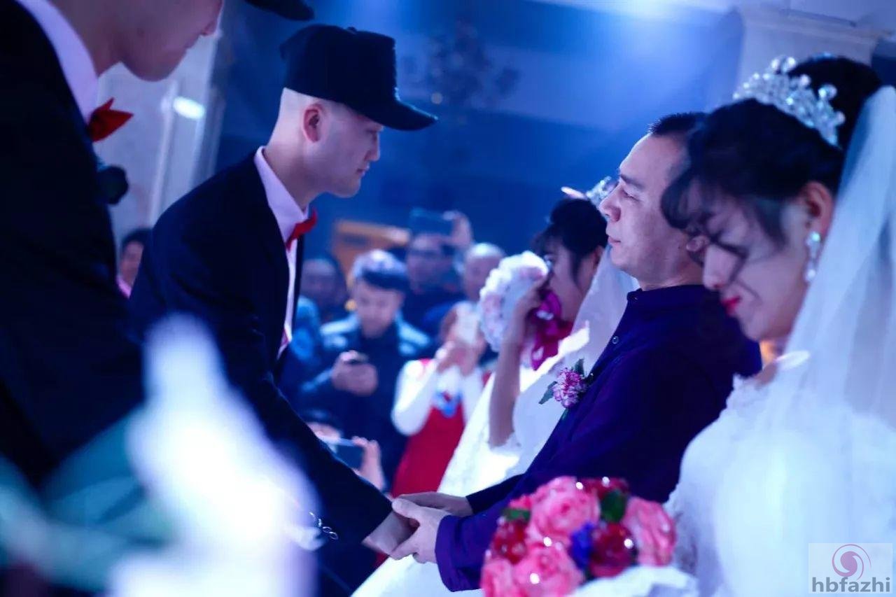 东北双胞胎兄弟迎娶双胞胎姐妹 婆婆有个霸气想法