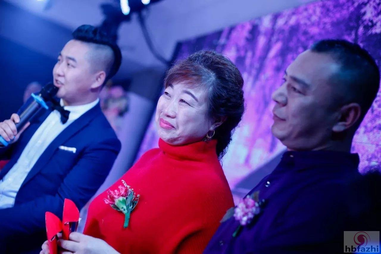 东北双胞胎兄弟迎娶双胞胎姐妹 婆婆有个霸气想法