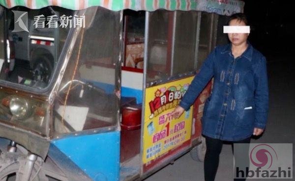 幼童被撞倒在马路中央无人相救 仅7岁同伴奋力相救