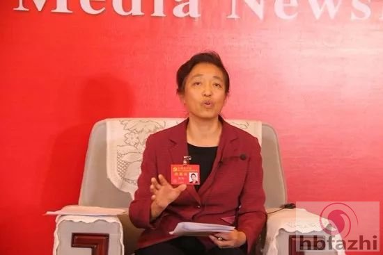 相隔38年！这对父女先后当选台盟主席