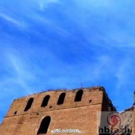 驴友长城内生火做饭熏黑墙体 不配合调查强行下山