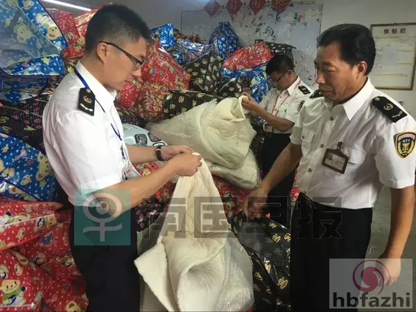 广西一学校查出6000床黑心棉 生产商:不是人盖的