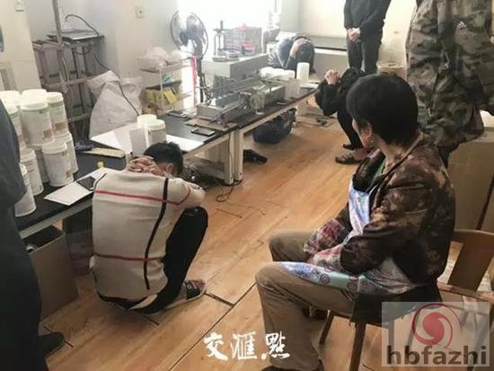 假奶昔黑作坊:担心出人命 边生产边试吃