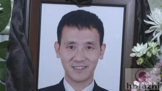 保安为接跳楼女身亡 被授予见义勇为先进个人称号