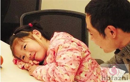 保安为接跳楼女身亡 被授予见义勇为先进个人称号