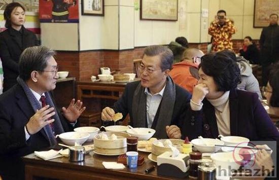 文在寅被中国手机支付圈粉 刚回国就决定干件大事