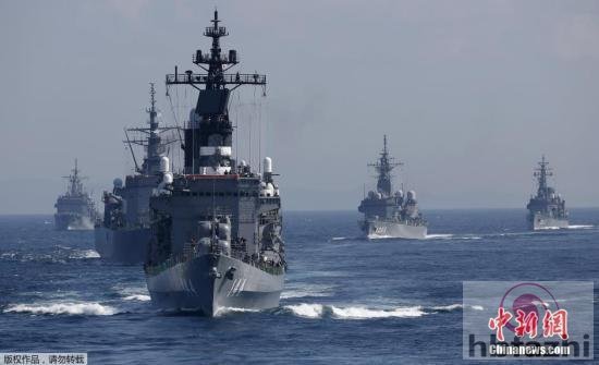 当地时间10月18日，日本海上自卫队在相模湾正式举行“观舰式”。图为日本海上自卫队舰艇编队航行。