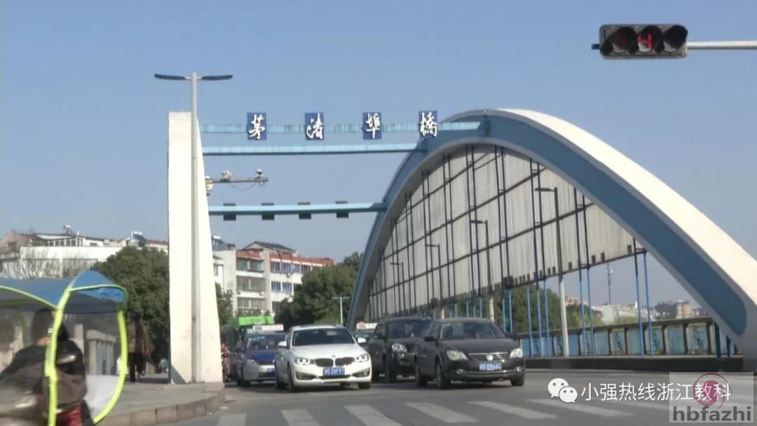 女婴病危送医路上被奔驰女司机强行阻拦 窒息身亡