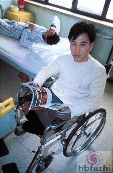 国内首例核辐射案受害者:四肢仅剩右臂 儿子27个月