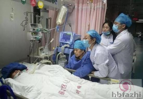 女医生连续工作18小时后离世:查房时倒在病人身上